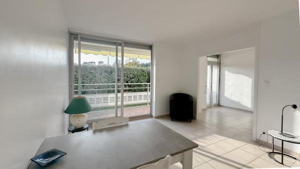 Appartement T3 place de parking et extèrieur