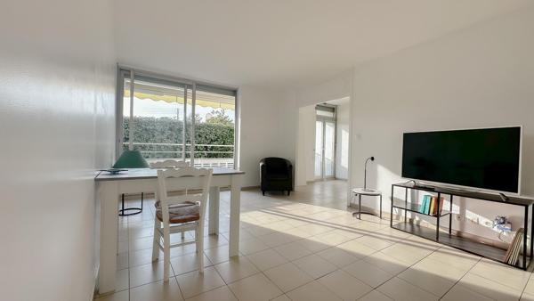 Appartement T3 place de parking et extèrieur