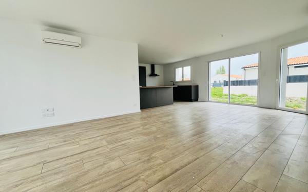 Maison à vendre    4 pièces •  Médis