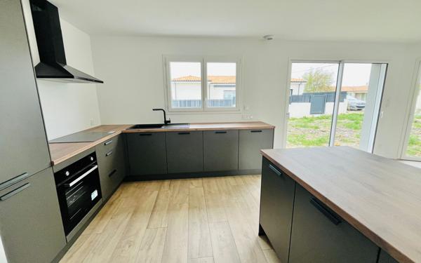 Maison à vendre    4 pièces •  Médis