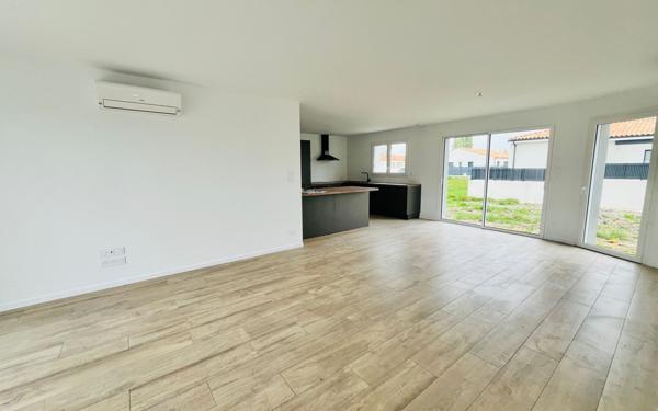 Maison à vendre    4 pièces •  Médis