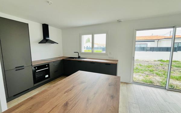 Maison à vendre    4 pièces •  Médis