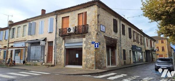 VIC-FEZENSAC, immeuble en centre ville 65m² au sol/ appartement 1er niveau