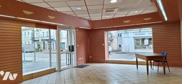 VIC-FEZENSAC, immeuble en centre ville 65m² au sol/ appartement 1er niveau