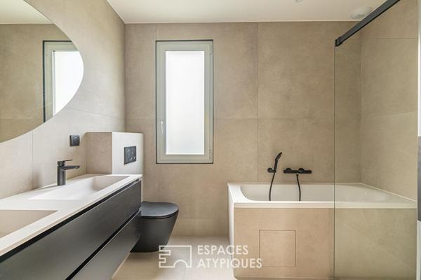 Maison familiale rénovée ouvrant sur jardin et piscine