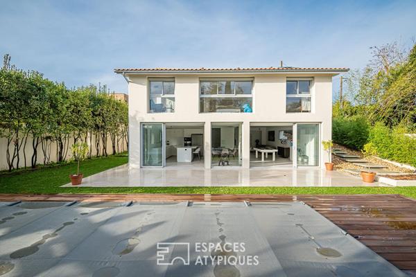 Maison familiale rénovée ouvrant sur jardin et piscine