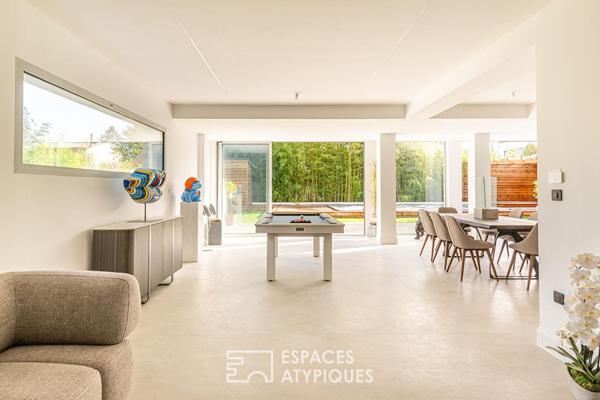 Maison familiale rénovée ouvrant sur jardin et piscine