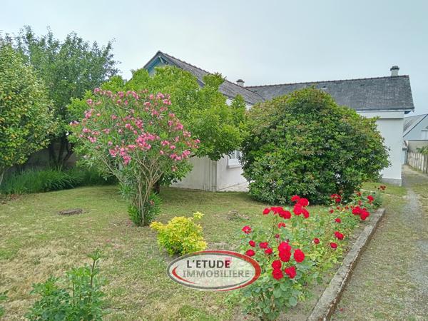 Sainte-Luce-sur Loire. Maison de plain-pied avec jardin, garage et dépendances à personnaliser