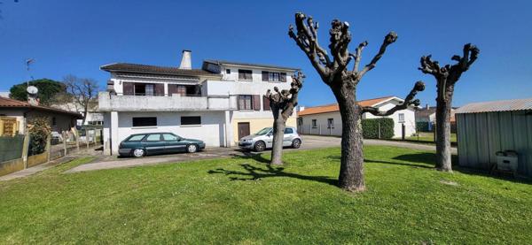 Propriété comprenant 2 maisons pour une superficie bâtie de 300m² sur terrain de 2 200 m²