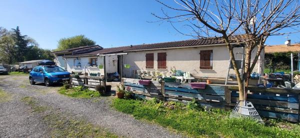 Propriété comprenant 2 maisons pour une superficie bâtie de 300m² sur terrain de 2 200 m²