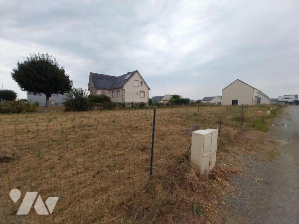 VAL D'IZE. Dans lotissement "Les Eglantines Sud 2" une parcelle de terrain à bâtir de 350 m2 do...