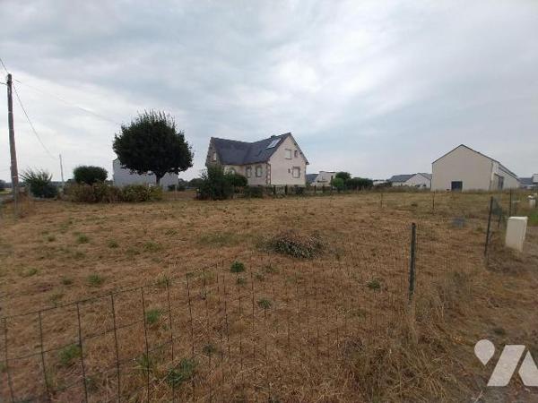 VAL D'IZE. Dans lotissement "Les Eglantines Sud 2" une parcelle de terrain à bâtir de 350 m2 do...