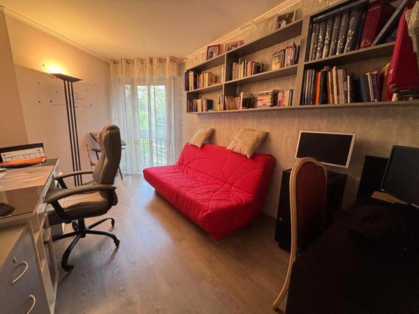 Appartement à vendre 4 pièces CRETEIL (94), proche métro et centre commercial