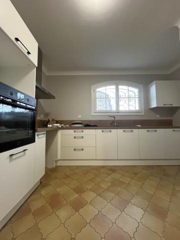 Maison à louer 1 400 € CC St-Médard-en-Jalles 4 p 91 m² DPE D