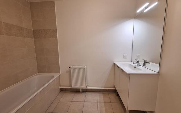 Appartement à louer    3 pièces • 60,49 m2 Le Blanc-Mesnil