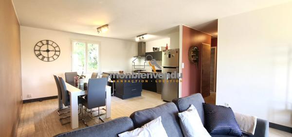 Maison de plain-pied et grange en pierres