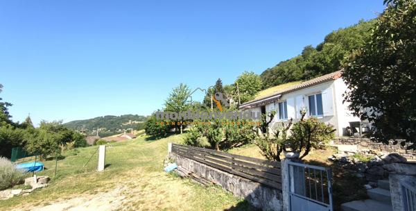 Maison de plain-pied et grange en pierres