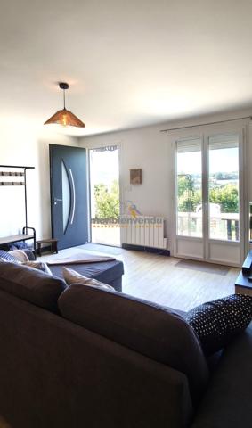 Maison de plain-pied et grange en pierres