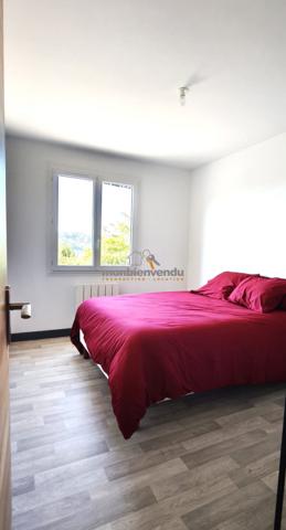 Maison de plain-pied et grange en pierres