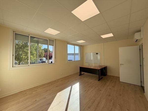 BUREAUX À LOUER 206 M² – POITIERS OUEST – CLIMATISATION, PMR, PARKING