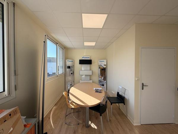 BUREAUX À LOUER 206 M² – POITIERS OUEST – CLIMATISATION, PMR, PARKING