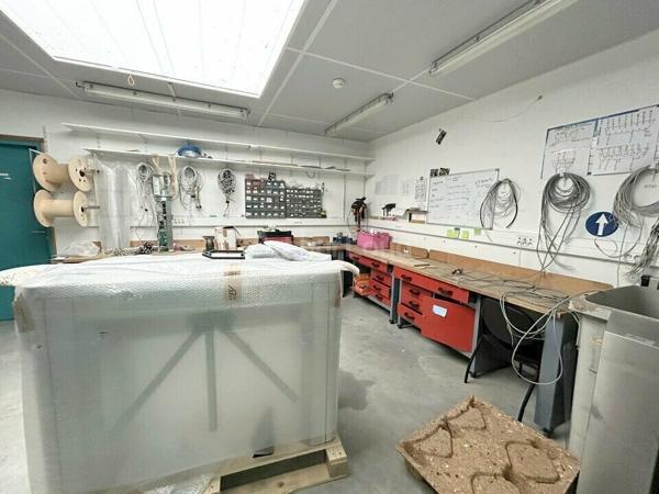 BUREAUX à VENDRE de 938 m²