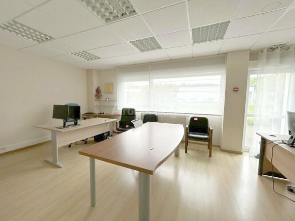 BUREAUX à VENDRE de 938 m²