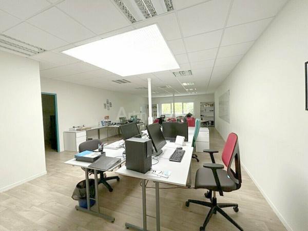BUREAUX à VENDRE de 938 m²