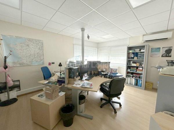 BUREAUX à VENDRE de 938 m²