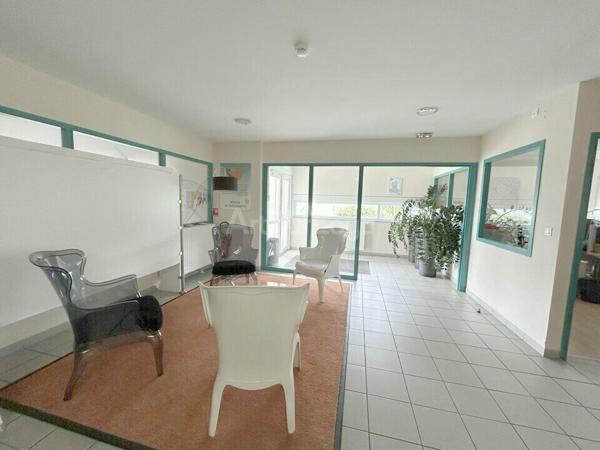 BUREAUX à VENDRE de 938 m²