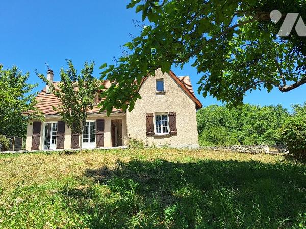 Pavillon de type 7, comprenant 4 chambres, à rafraîchir, situé dans un quartier recherché