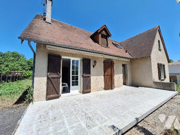 Pavillon de type 7, comprenant 4 chambres, à rafraîchir, situé dans un quartier recherché