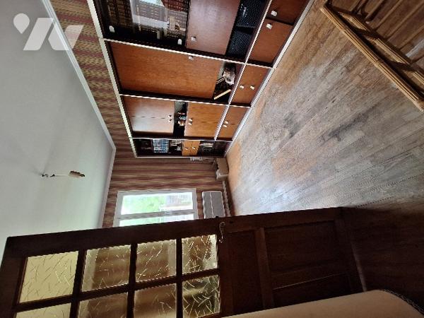 Pavillon de type 7, comprenant 4 chambres, à rafraîchir, situé dans un quartier recherché