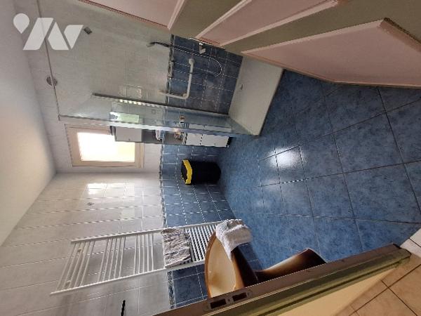 Pavillon de type 7, comprenant 4 chambres, à rafraîchir, situé dans un quartier recherché