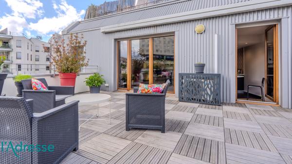 BORDEAUX - T4 en excellent état avec grande terrasse de 72 m²