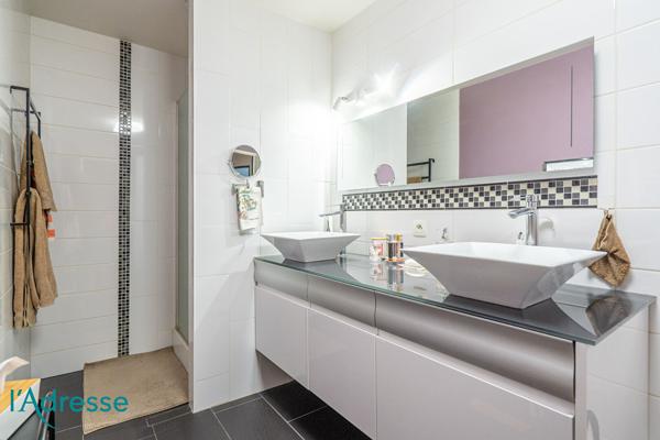 BORDEAUX - T4 en excellent état avec grande terrasse de 72 m²
