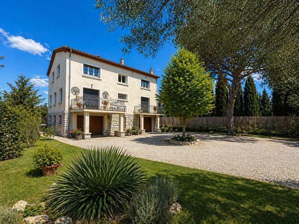MAISON DE VILLE T6 AVEC GARAGES ET PISCINE Carcassonne