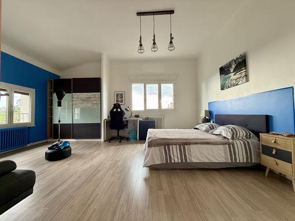 MAISON DE VILLE T6 AVEC GARAGES ET PISCINE Carcassonne