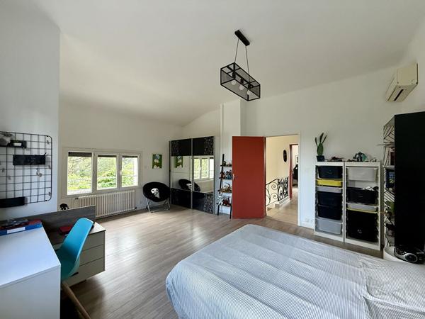 MAISON DE VILLE T6 AVEC GARAGES ET PISCINE Carcassonne