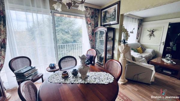 Appartement avec balcons à Laval