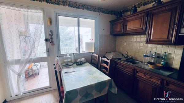 Appartement avec balcons à Laval