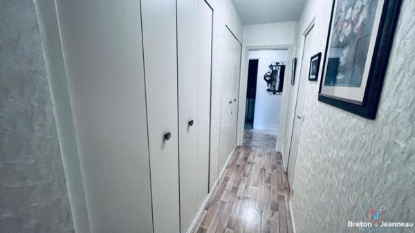 Appartement avec balcons à Laval
