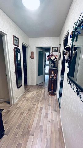 Appartement avec balcons à Laval