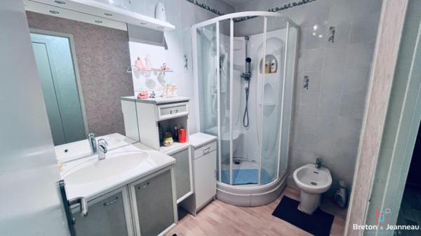 Appartement avec balcons à Laval