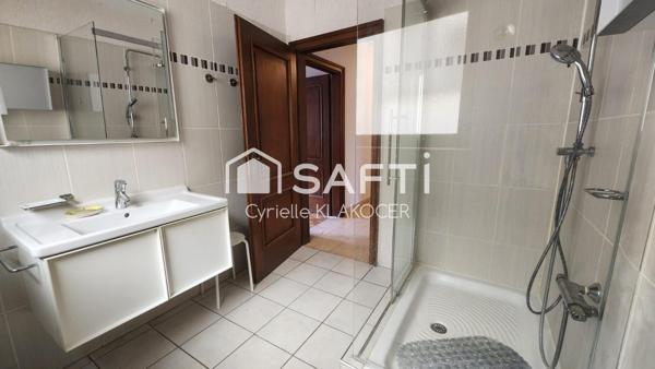 Maison familiale de 121 m² avec 3 chambres.