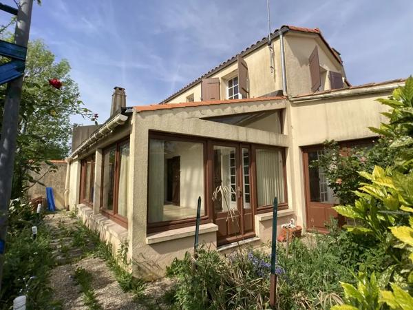 Maison à rénover Centre de Coëx Fort potentiel