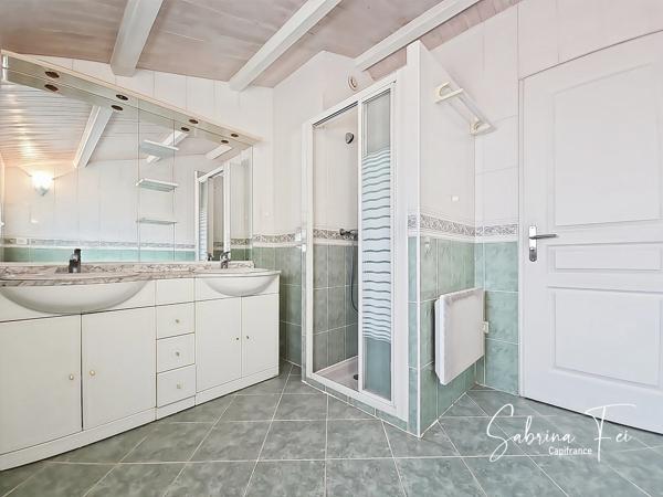 MAISON FAMILIALE DE PLUS DE 165 M² – QUARTIER RÉSIDENTIEL RECHERCHÉ – CALME ABSOLU – SANS VIS-À-VIS – EXPOSITION SUD – PISCINE