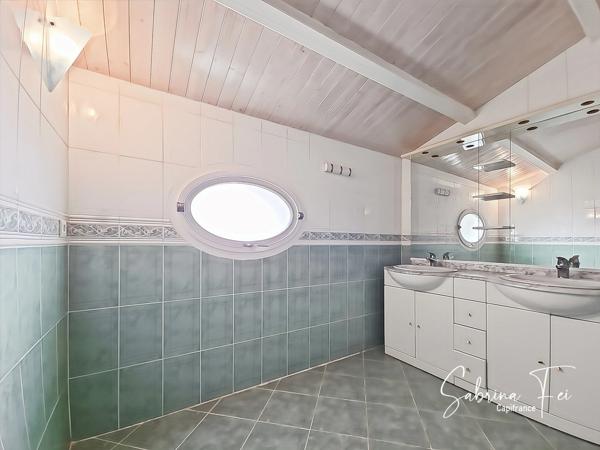 MAISON FAMILIALE DE PLUS DE 165 M² – QUARTIER RÉSIDENTIEL RECHERCHÉ – CALME ABSOLU – SANS VIS-À-VIS – EXPOSITION SUD – PISCINE