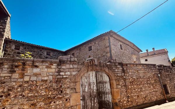 Maison à vendre    5 pièces •  Laurac-en-Vivarais
