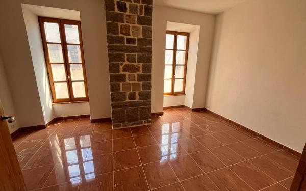 Maison à vendre    5 pièces •  Laurac-en-Vivarais